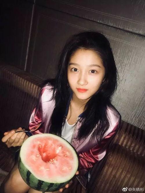 吃瓜双人拍照图片高清,高清双人吃瓜拍照瞬间