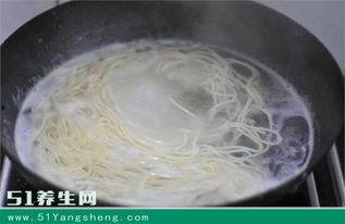 冷水面吃瓜,冷水面吃瓜，尽享夏日风情