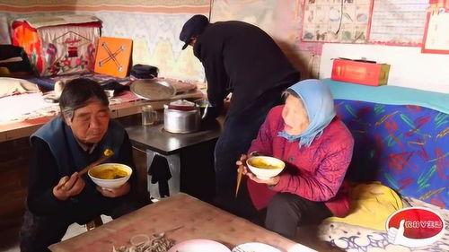 民勤老人吃瓜视频,感受乡村生活的悠闲与快乐