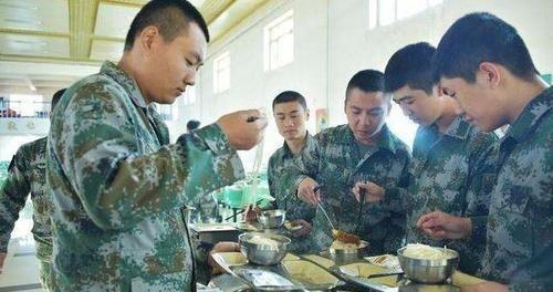 退伍老兵吃瓜视频,军旅情怀与生活趣味的完美融合